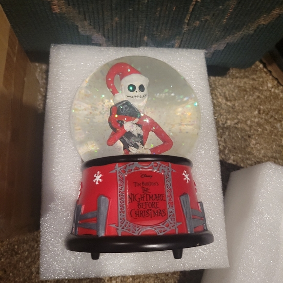 Firm! Disney The Nightmare Before Christmas Snow Globe - Picture 4 of 10